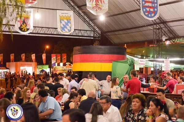 MÁS DE 10.000 PERSONAS FUERON EL PASADO FIN DE SEMANA EN LA FIESTA DE LAS COLECTIVIDADES