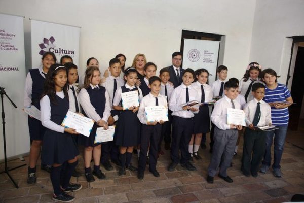 Ganadores del Concurso Kamba recibieron sus premios - .::RADIO NACIONAL::.