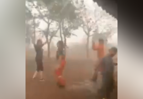 Llovió en el Chaco y esta es la emocionante reacción de los bomberos