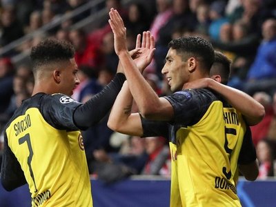 Borussia Dortmund triunfa en Praga