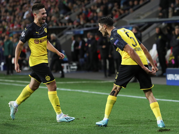 El Dortmund castiga de contragolpe a Slavia Praga