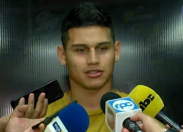 Matías Espinoza cumple el sueño de ponerse la Albirroja