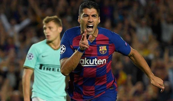 HOY / El Barcelona, con un doblete de Luis Suárez, remonta al Inter