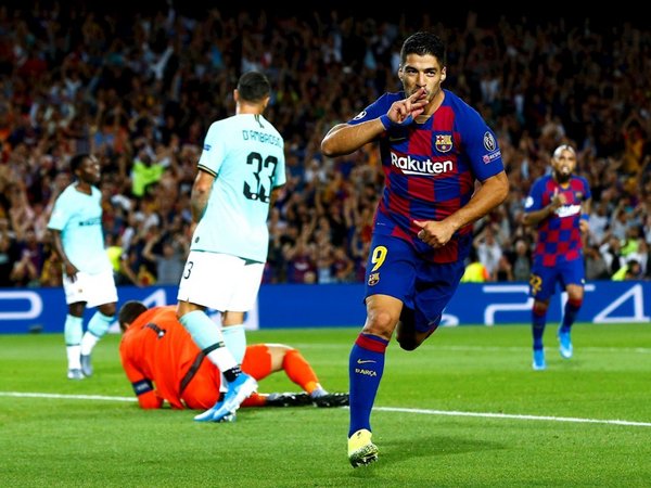 El Barcelona, con un doblete de Luis Suárez, remonta y condena al Inter