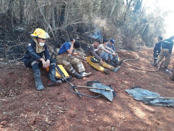 Bomberos de Franco no cuentan con equipamientos y piden auxilio a autoridades