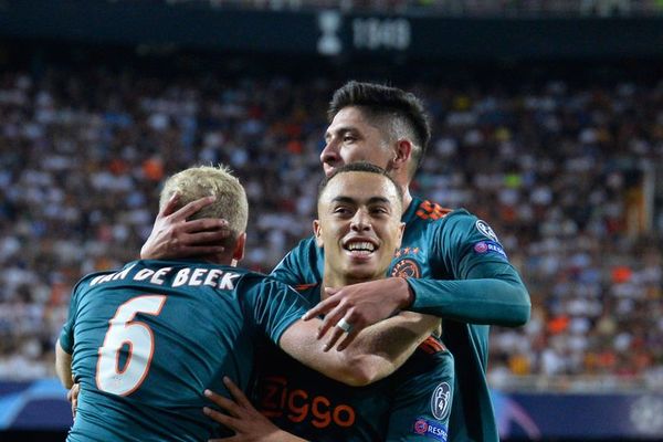 Ajax golea al Valencia - Fútbol - ABC Color