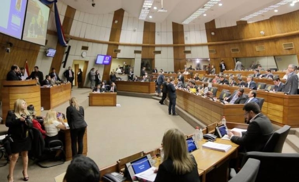 HOY / La UNA gana su “primera pulseada”: Diputados aprueba proyectos de nivelación salarial