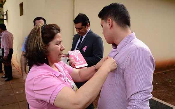 Realizan campaña de concienciación sobre cáncer de mama