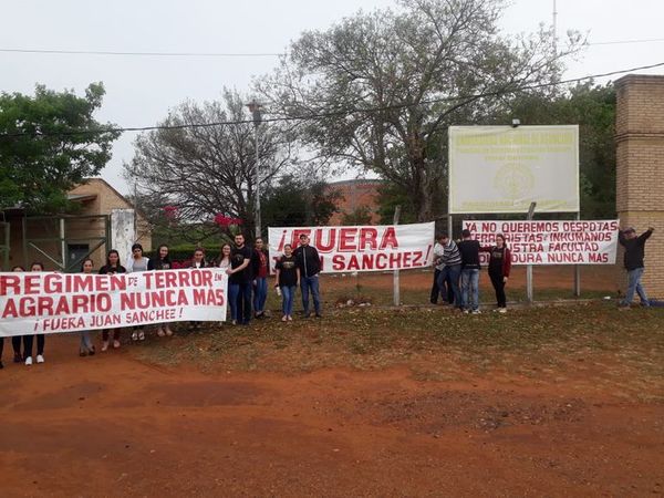 Estudiantes de Derecho de Quiindy levantan toma de la sede universitaria - Nacionales - ABC Color