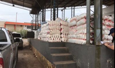 Caen más de 5 mil kilos de azúcar, 10 mil litros de aceite entre otros productos de contrabando - Nacionales - ABC Color