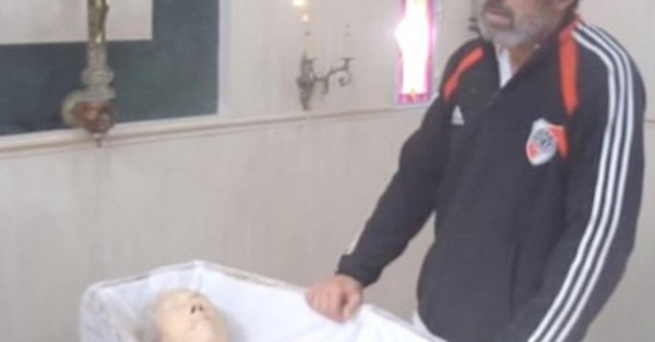 Miró el partido de River junto a su mamá muerta
