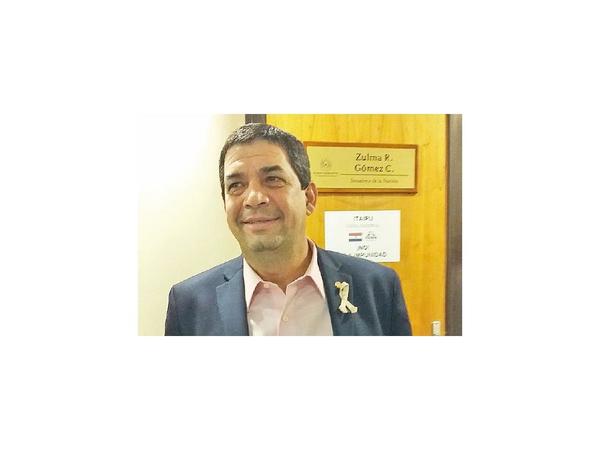 Velázquez reaparece para abogar por el acuerdo Cartes-Macri