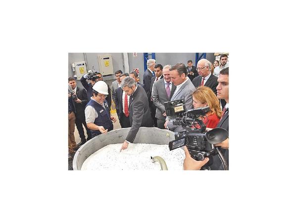 Fábrica de tuberías inaugura instalación y empieza a operar