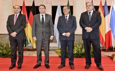 Ministro se queja por críticas a la Cancillería - Política - ABC Color