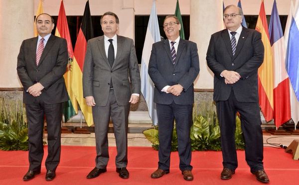 Ministro se queja por críticas a la Cancillería - Política - ABC Color