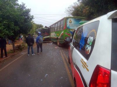 Choque de buses dejó un muerto