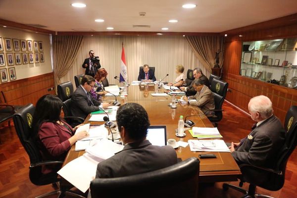 Suspenden sin goce de sueldo a jueces y fiscal de Paraguarí