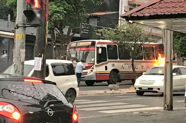 Arde un colectivo en Eusebio Ayala y Choferes del Chaco - Nacionales - ABC Color