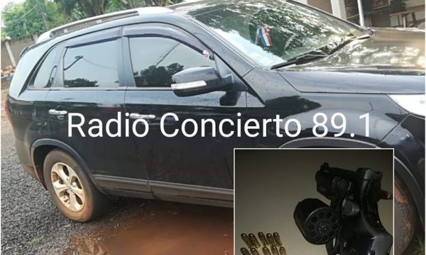 Incautan vehículo y arma de fuego durante control