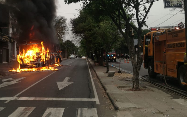 Bus ardió en llamas