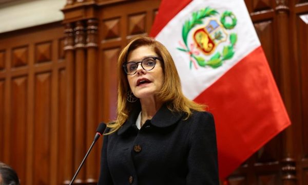 Gobierno de Perú afirmó que renuncia de vicepresidenta es inválida