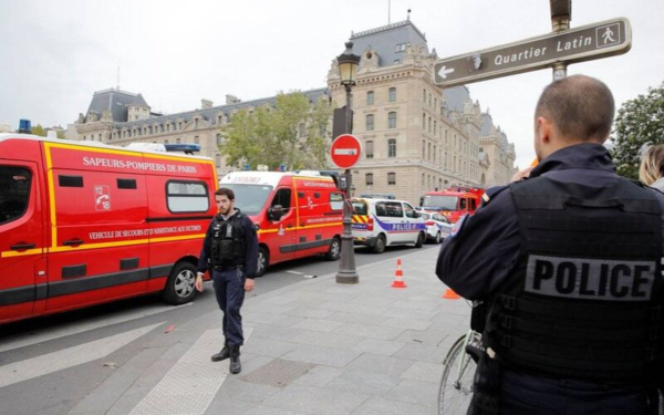 Mortal ataque en cuartel policial de París