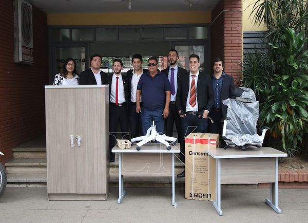 Compran muebles de la misma calidad y del mismo proveedor, a un precio hasta 10 veces menor que los de “oro” del ministro del Interior - ADN Paraguayo