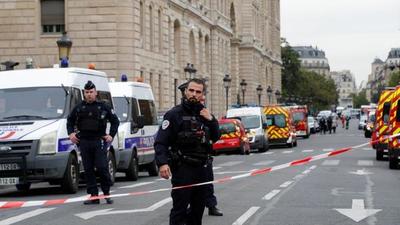 Cinco policías mueren en un ataque con arma blanca en la comisaría central de París - ADN Paraguayo