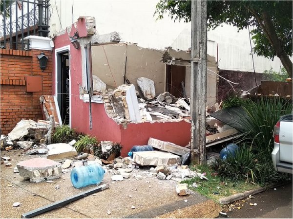 Comuna de CDE derriba "irregular" caseta de seguridad de Zacarías Irún