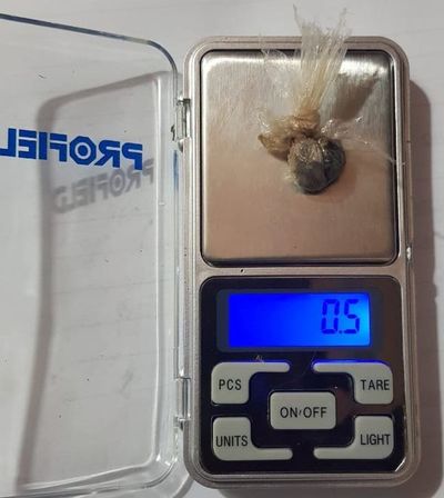 Detienen a un hombre por tener consigo medio gramo de marihuana - Nacionales - ABC Color