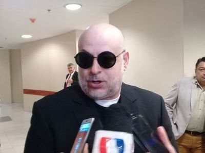Payo Cubas: “Yo creo que la foto de Bareiro de Módica en baños del Poder Judicial sería una gran inspiración para el momento de la evacuación” - Notas - ABC Color