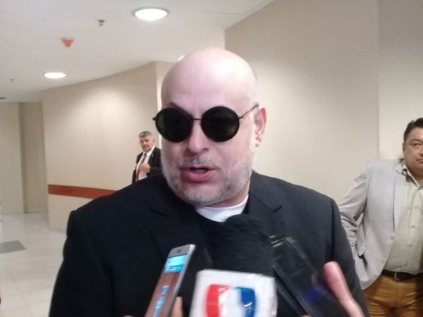 Payo Cubas: “Yo creo que la foto de Bareiro de Módica en baños del Poder Judicial sería una gran inspiración para el momento de la evacuación” - Notas - ABC Color