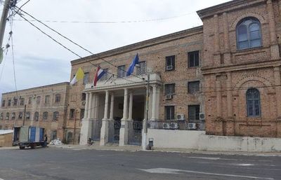 Suspenden clases por posible brote de papera en la Facultad de Derecho de la UC - Nacionales - ABC Color