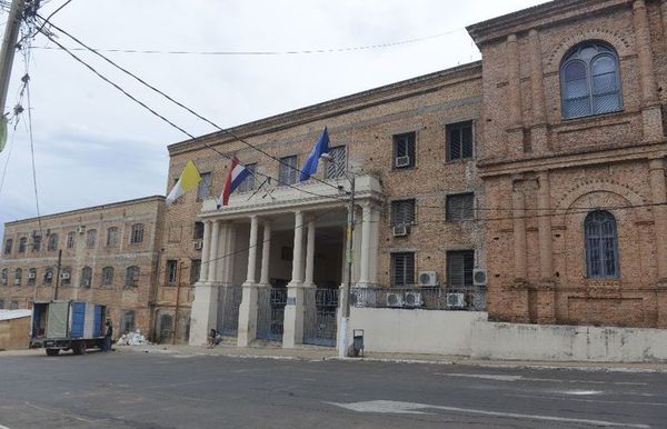 Suspenden clases por posible brote de papera en la Facultad de Derecho de la UC - Nacionales - ABC Color