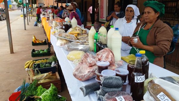 Pequeños productores realizan feria en San Pedro