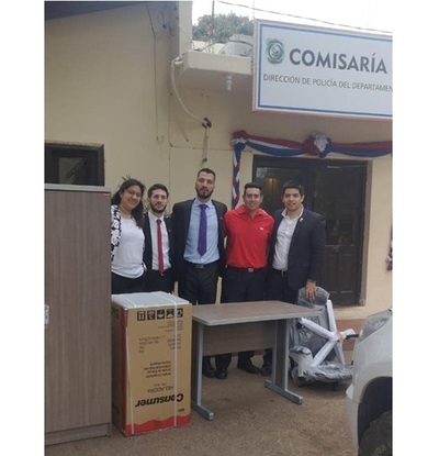 Jóvenes colorados hicieron donaciones a comisarías para demostrar sobrefacturación en Interior
