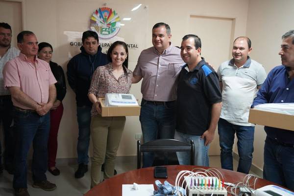 Gobernación entrega electrocardiógrafos a hospitales y Centros de Salud de Misiones - Digital Misiones