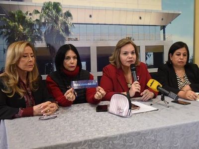 Senadoras repudian comunicado de la UC que califica a Kriskovich como víctima de hechos delictivos - Nacionales - ABC Color