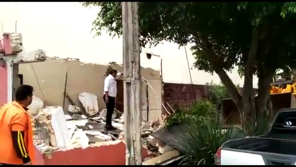 Intendente de C.D.E. mandó demoler caseta de seguridad que ocupaba la vereda frente a la casa de Zacarías Irún