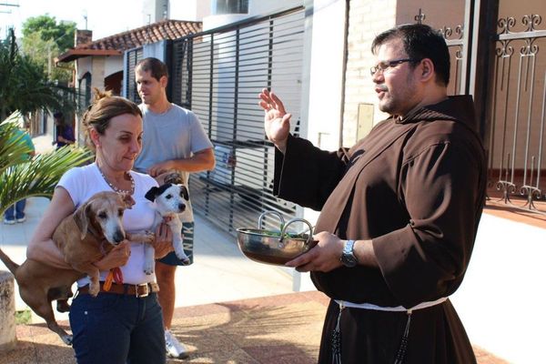 Capuchinos bendicen a mascotas este viernes