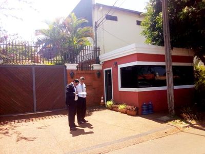 Así demolieron una construcción en la vereda de los Zacarías - Nacionales - ABC Color