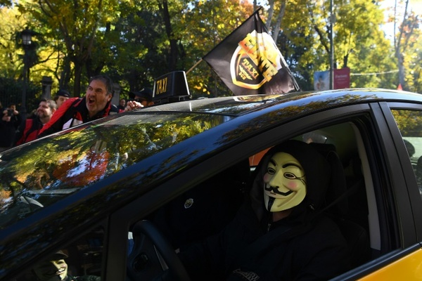 Taxistas contra Uber y Cabify: Justicia española rechaza querella » Ñanduti