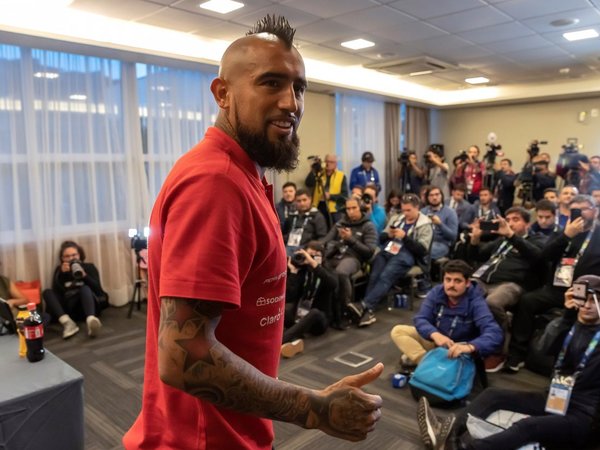 Vidal y Orellana vuelven a la lista de La Roja