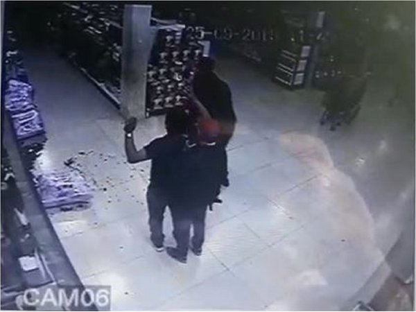 Investigan a policías por supuesta lesión corporal a testigo de asalto