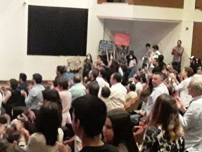 Escrachan a intendente Mario Ferreiro en apertura del AsuJazz - Nacionales - ABC Color