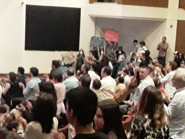 Escrachan a intendente Mario Ferreiro en apertura del AsuJazz - Nacionales - ABC Color