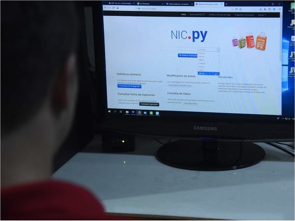 UNA quiere dar pelea por mantener control de los dominios “.py”