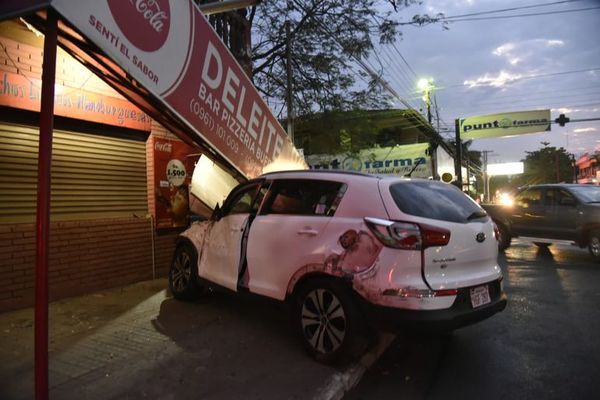Violento choque entre camioneta y un colectivo en Luque - Nacionales - ABC Color