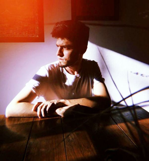 Joven autor presenta una novela - Artes y Espectáculos - ABC Color