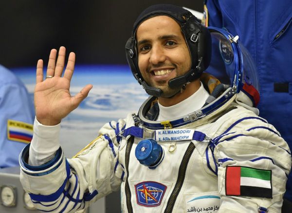 Regresa a Tierra astronauta emiratí